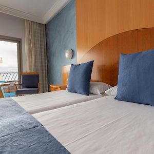 Zimmer mit Kingsize-Bett